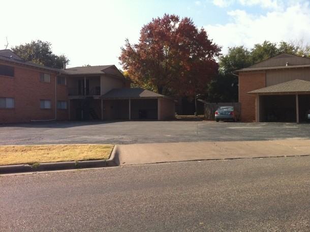 2600 Ivanhoe Ln - Photo 4 of 8