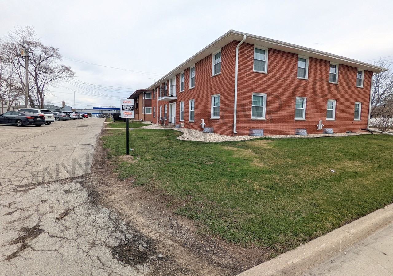 Colonial 2105 - Photo 2 of 4