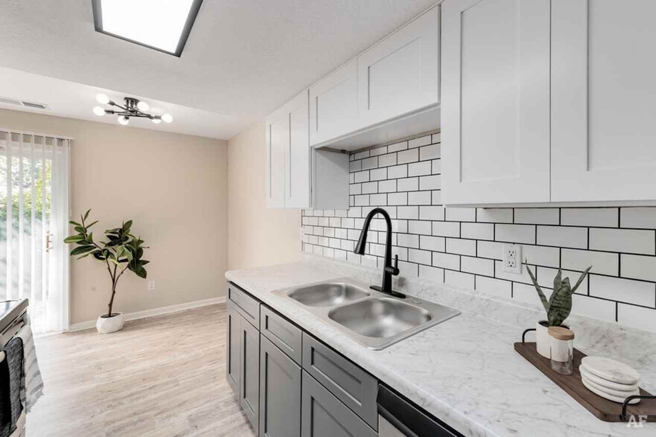 Emerald Square Villas - Photo 3 of 29