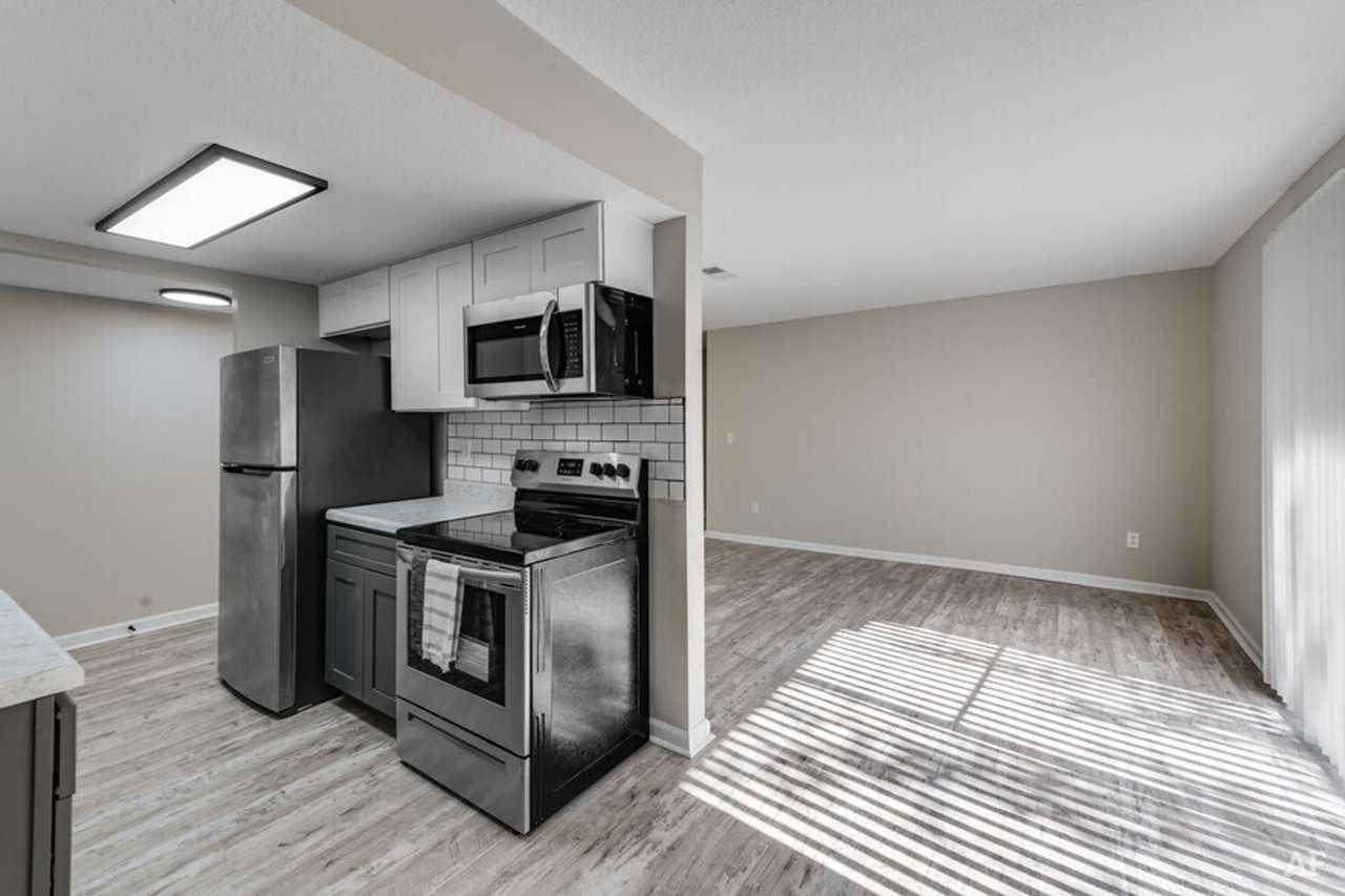 Emerald Square Villas - Photo 5 of 29