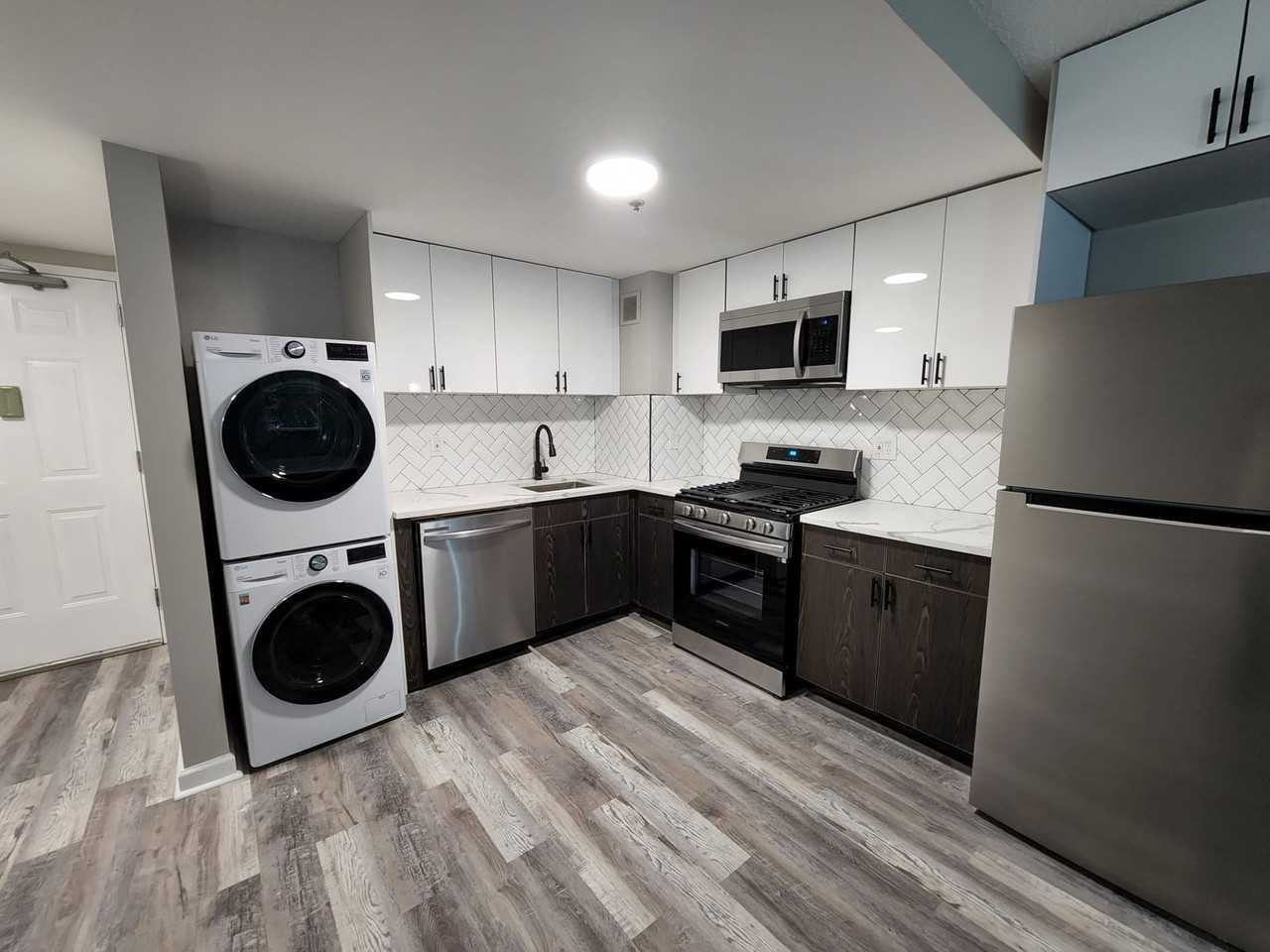 Discover an enticing retreat in the heart of Bayonne, NJ. - Photo 7 of 16