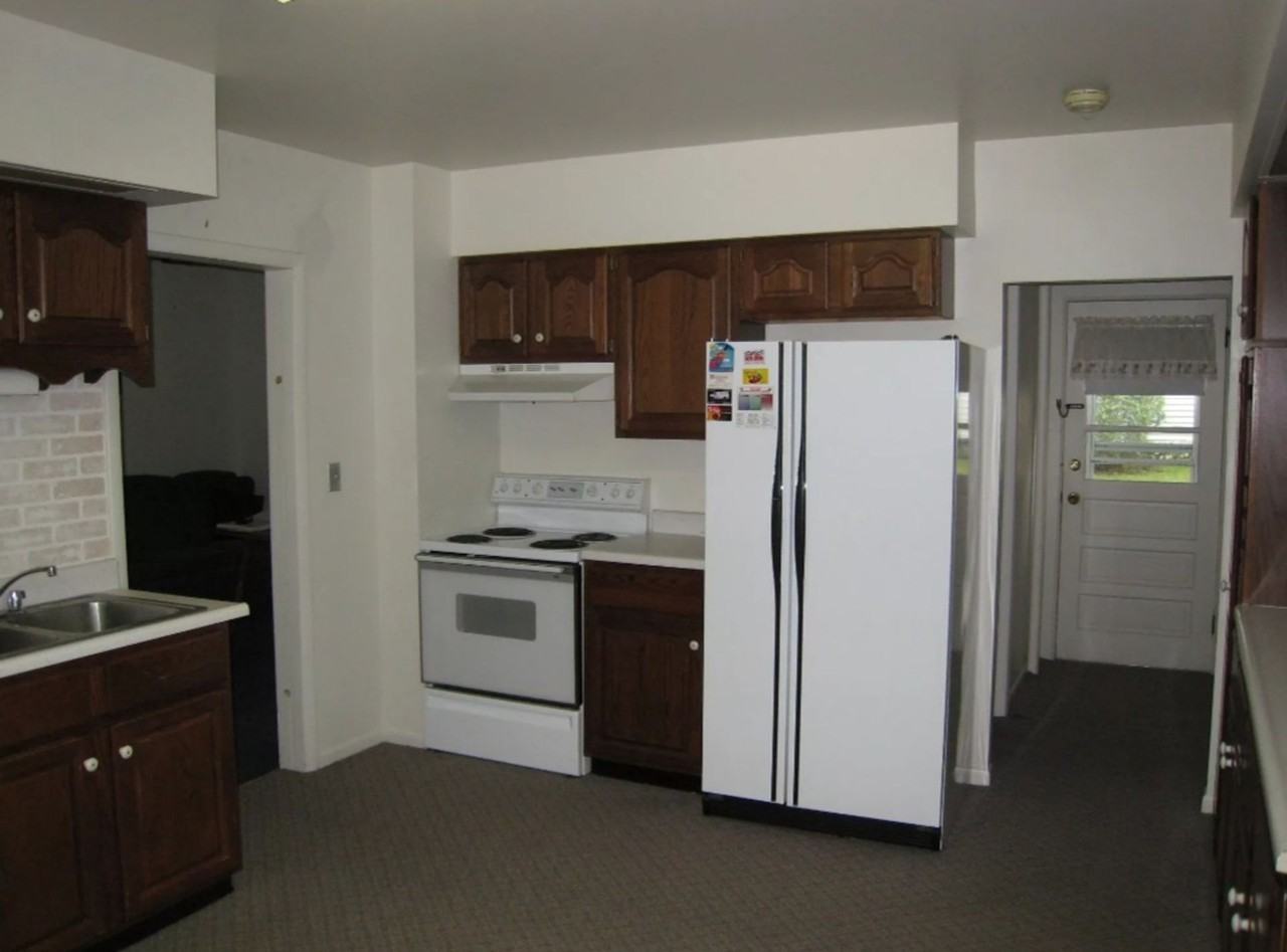 319 N. Warren Ave - Photo 3 of 5