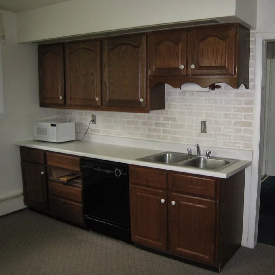 319 N. Warren Ave - Photo 4 of 5