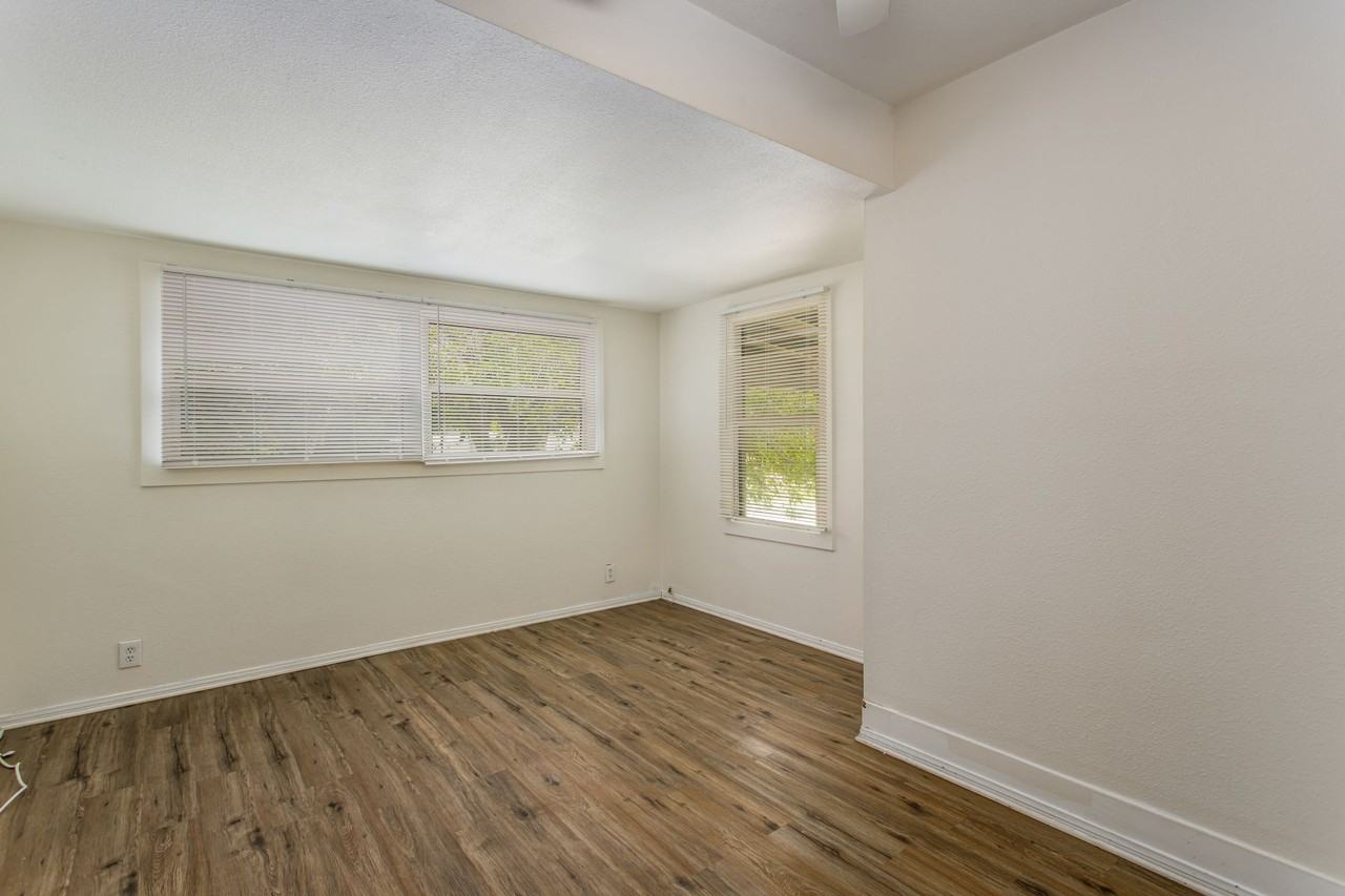 1359 Jasper Ave - Photo 3 of 21