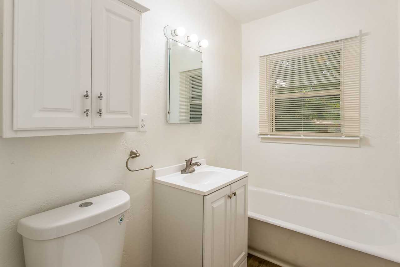 1359 Jasper Ave - Photo 4 of 21