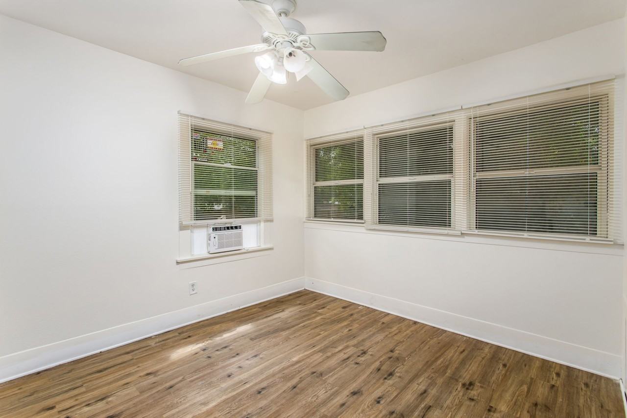 1359 Jasper Ave - Photo 6 of 21