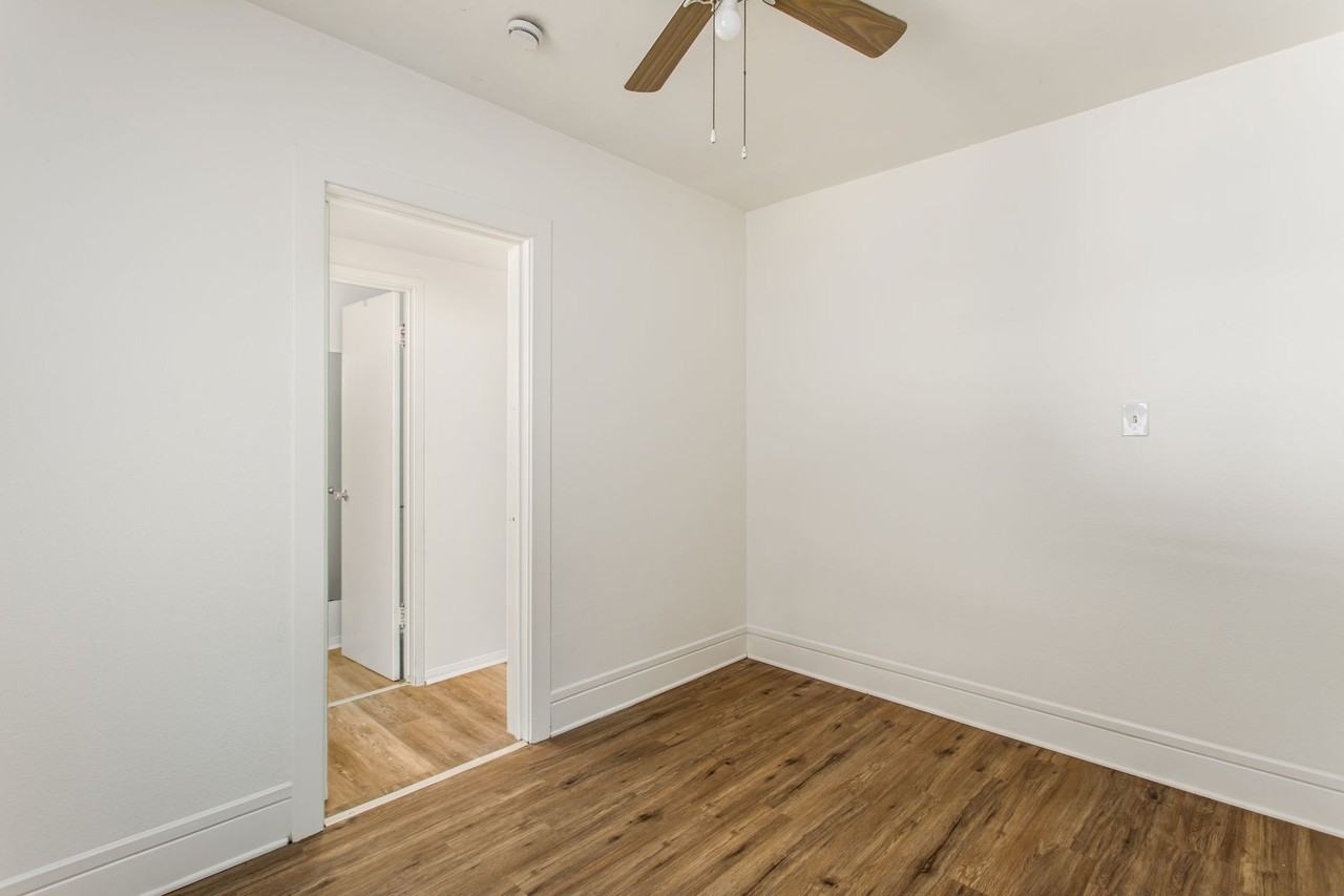 1359 Jasper Ave - Photo 7 of 21