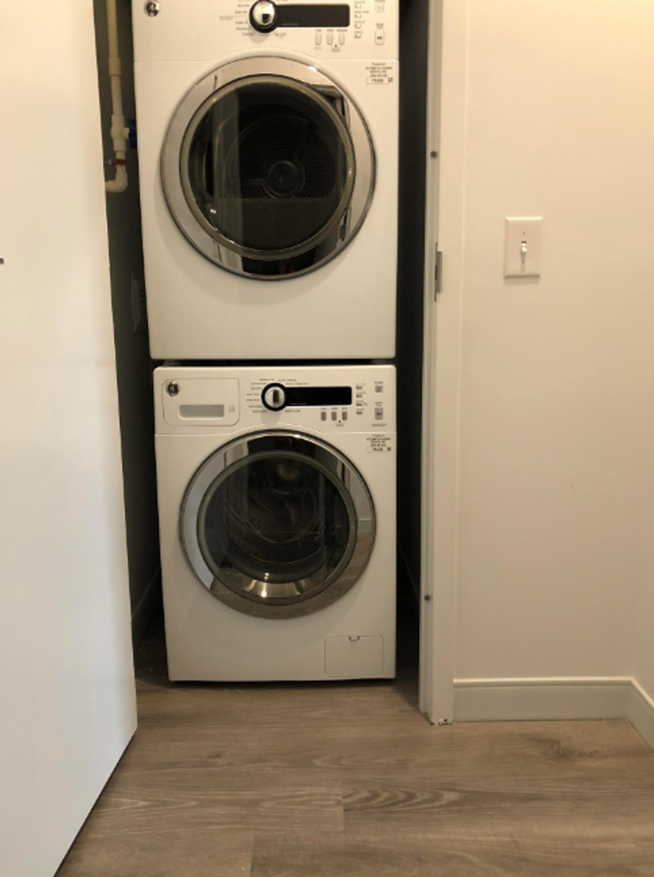 1 West Cary Apartments - Photo 3 of 21