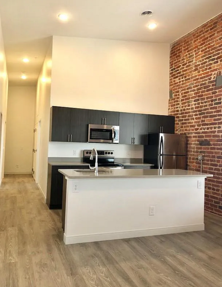 1 West Cary Apartments - Photo 5 of 21