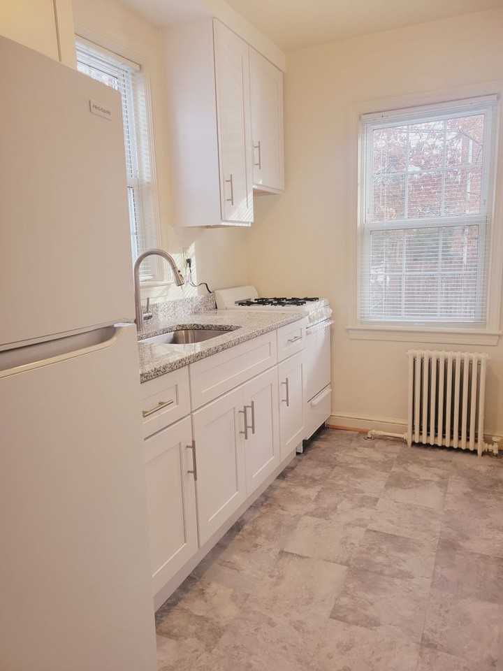 Burton Gardens - Photo 5 of 10