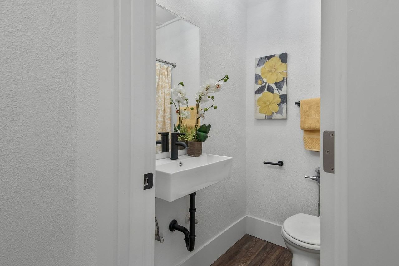Madrona - Photo 7 of 9