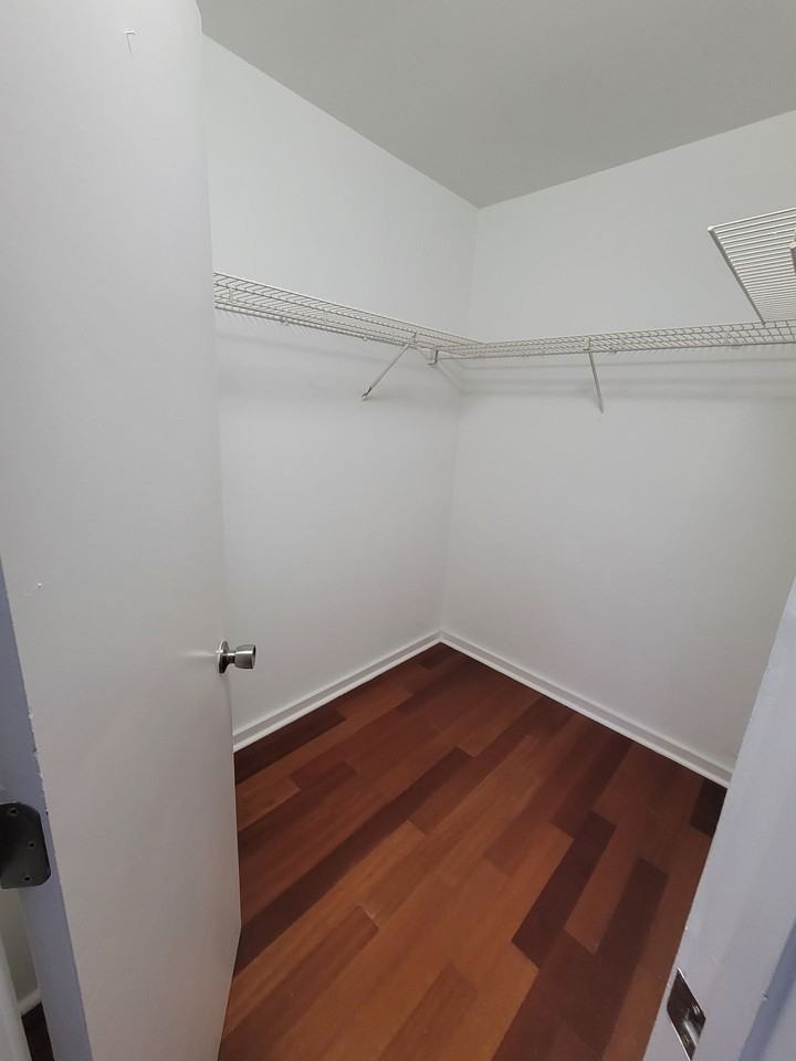 211 Saint Luke Ct - Photo 5 of 50