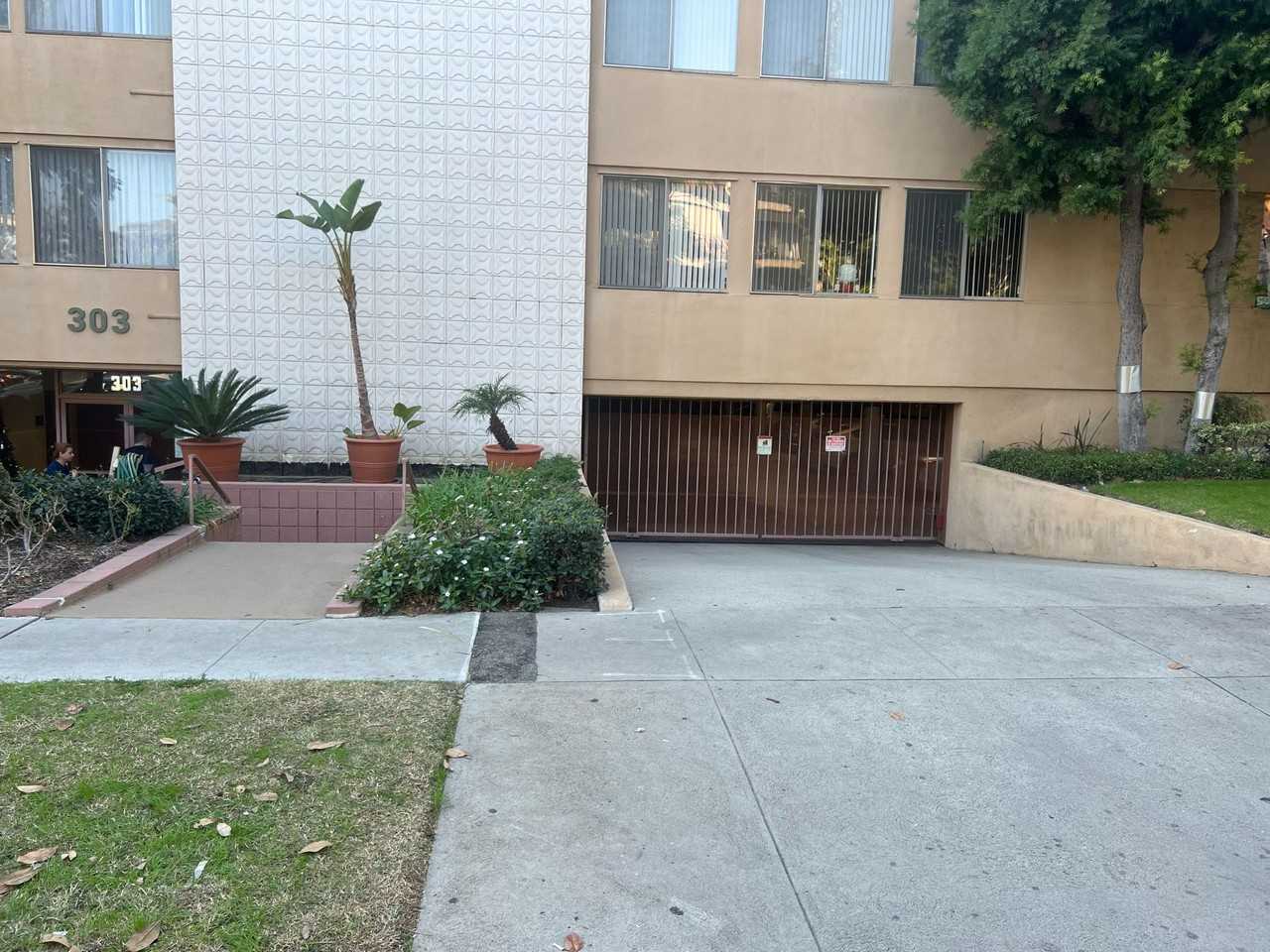 045 - Jackson Apartments - Photo 3 of 3