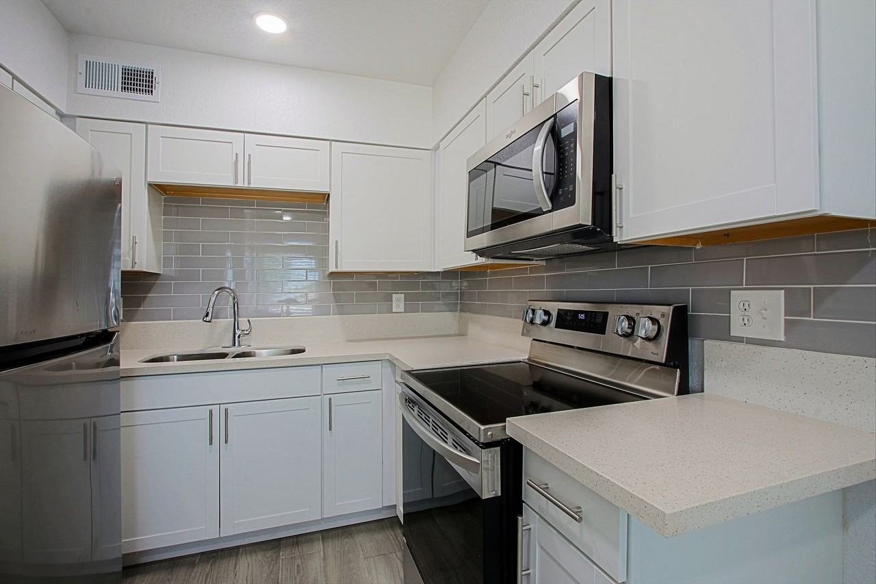 3219 E. Earll Drive (Urbana at Arcadia) - Photo 6 of 12