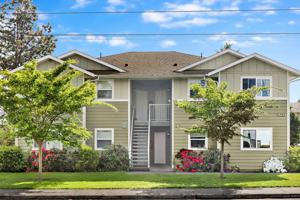 featured image of 2823 2823 - 2835 W Maplewood Avenue