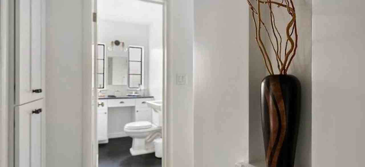 Luxury Living near the Heart of Downtown Boise | Fully Furnished! - Photo 3 of 24