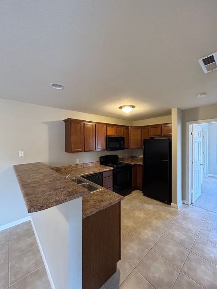 Ravina Apartments - Photo 4 of 11