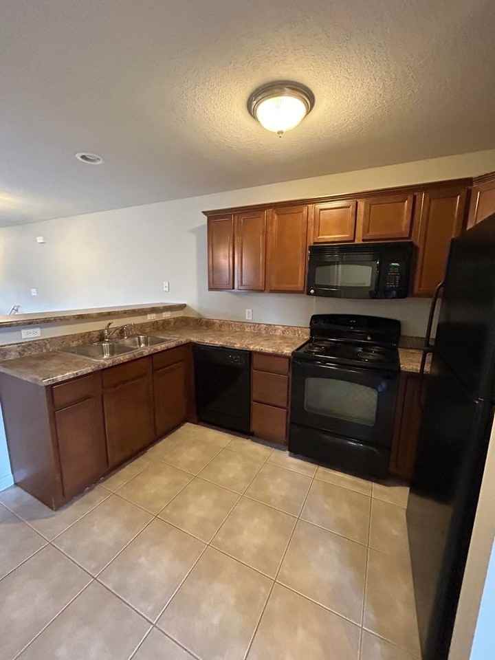 Ravina Apartments - Photo 5 of 11