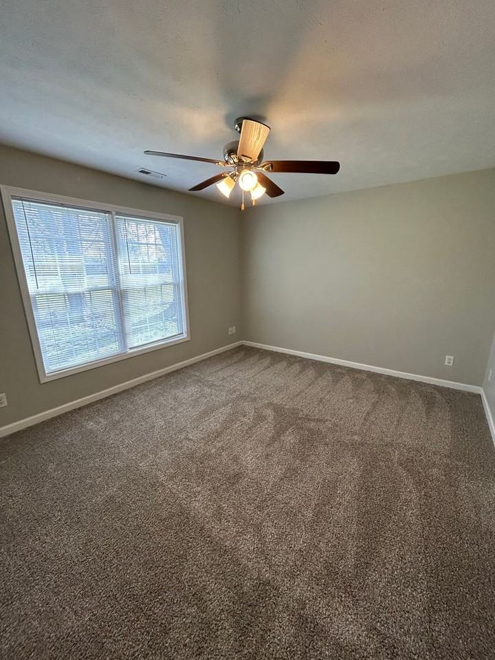 Ravina Apartments - Photo 3 of 11