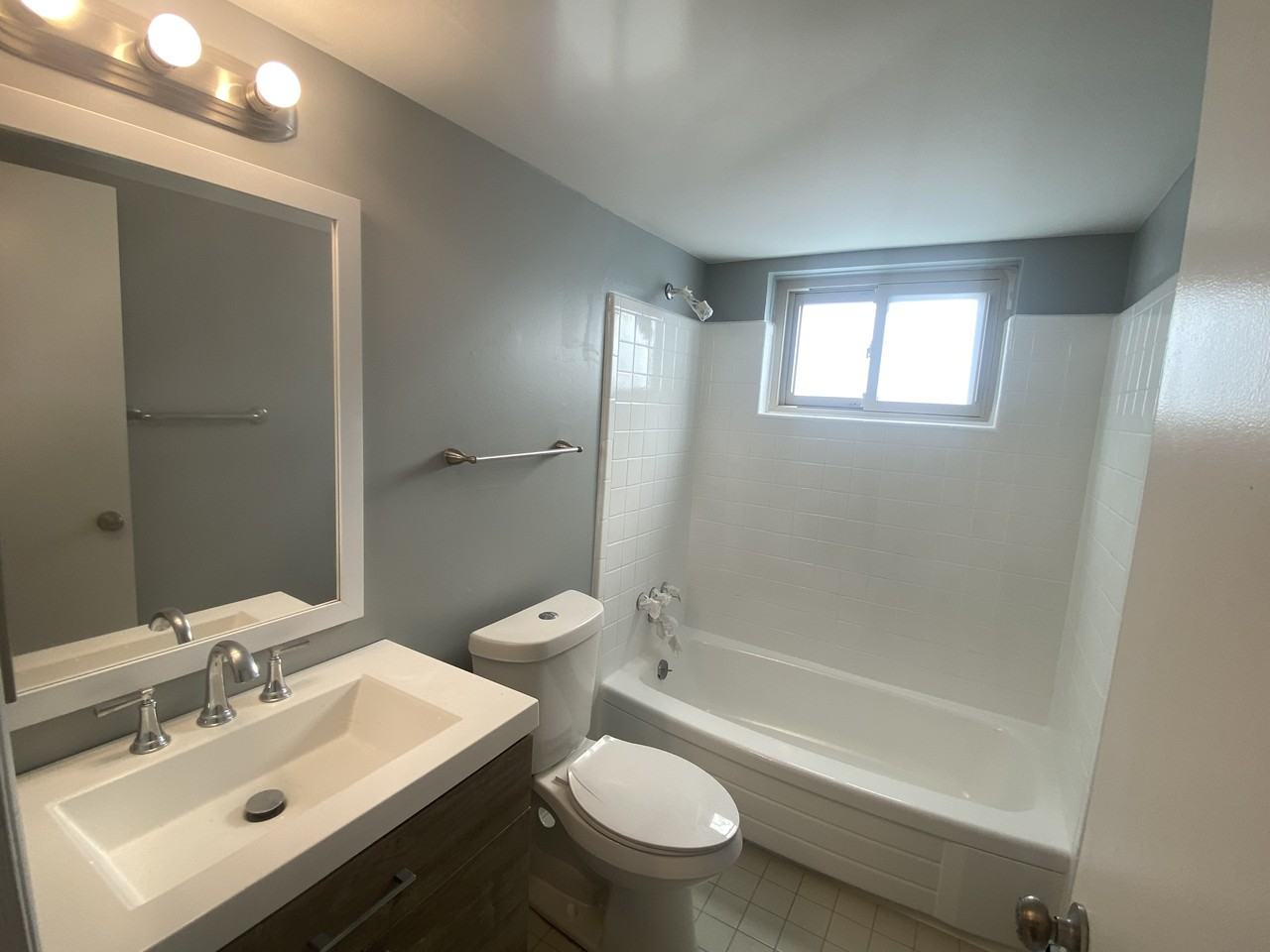 2655 Maple (A) - Photo 3 of 4