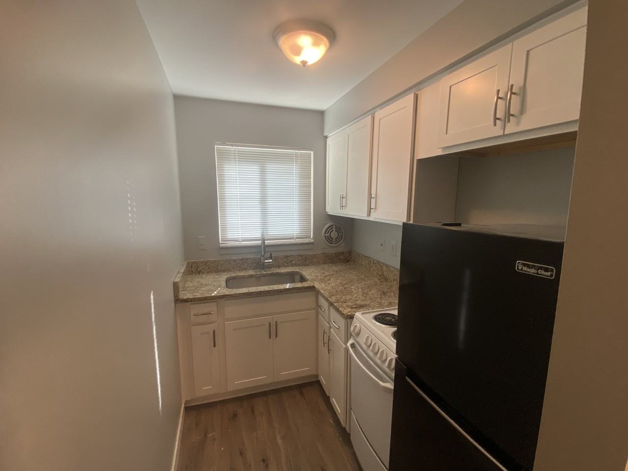 2655 Maple (A) - Photo 4 of 4