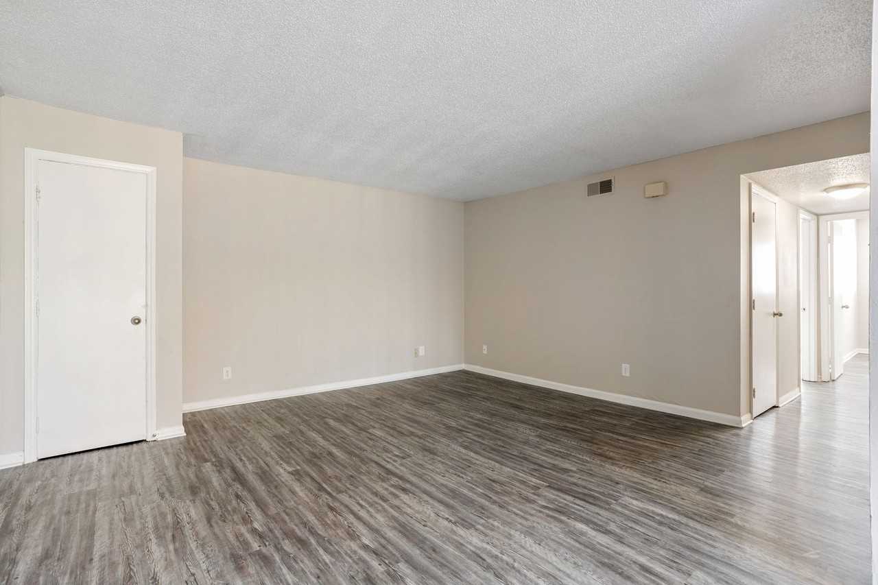 Renovated, Quiet 2 Bedroom in the Heart of GSO - Photo 6 of 24