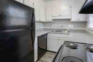 Renovated, Quiet 2 Bedroom in the Heart of GSO - Photo 1 of 1