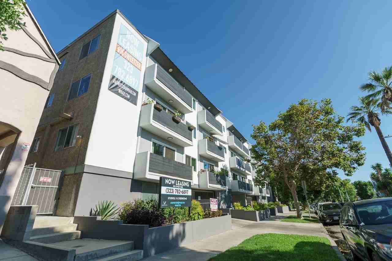 616 North Sweetzer Avenue - Photo 4 of 26