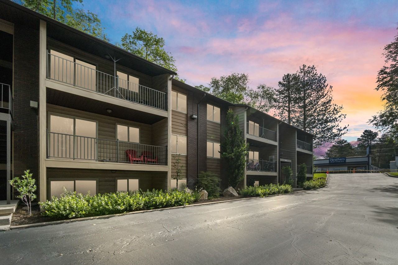 Beautiful Holladay Location! - Photo 6 of 9