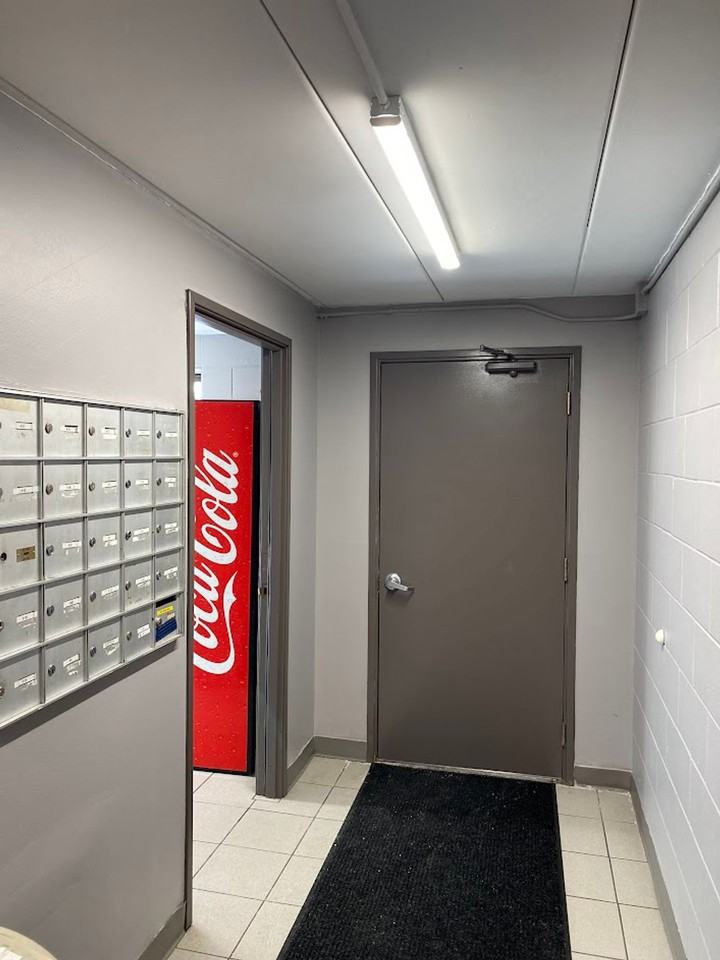 422 N Cedar Ave - Photo 2 of 11