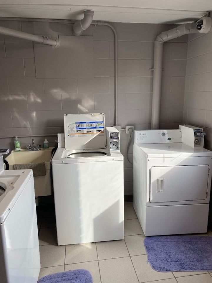 422 N Cedar Ave - Photo 3 of 11