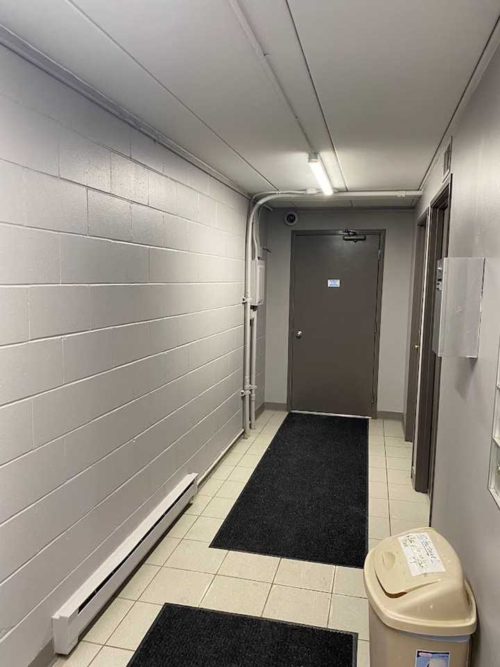 422 N Cedar Ave - Photo 4 of 11