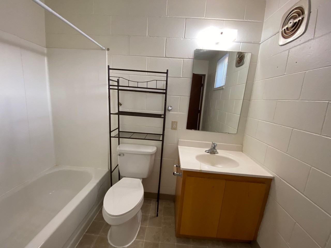 422 N Cedar Ave - Photo 7 of 11