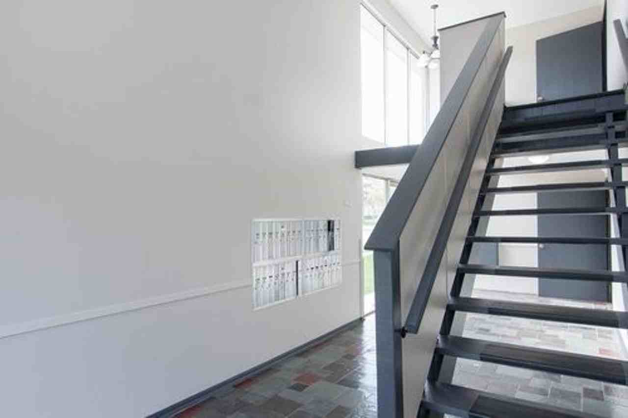 2400 Northwestern Ave - Photo 4 of 12