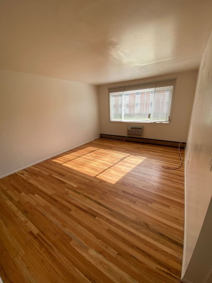 2400 Northwestern Ave - Photo 6 of 12