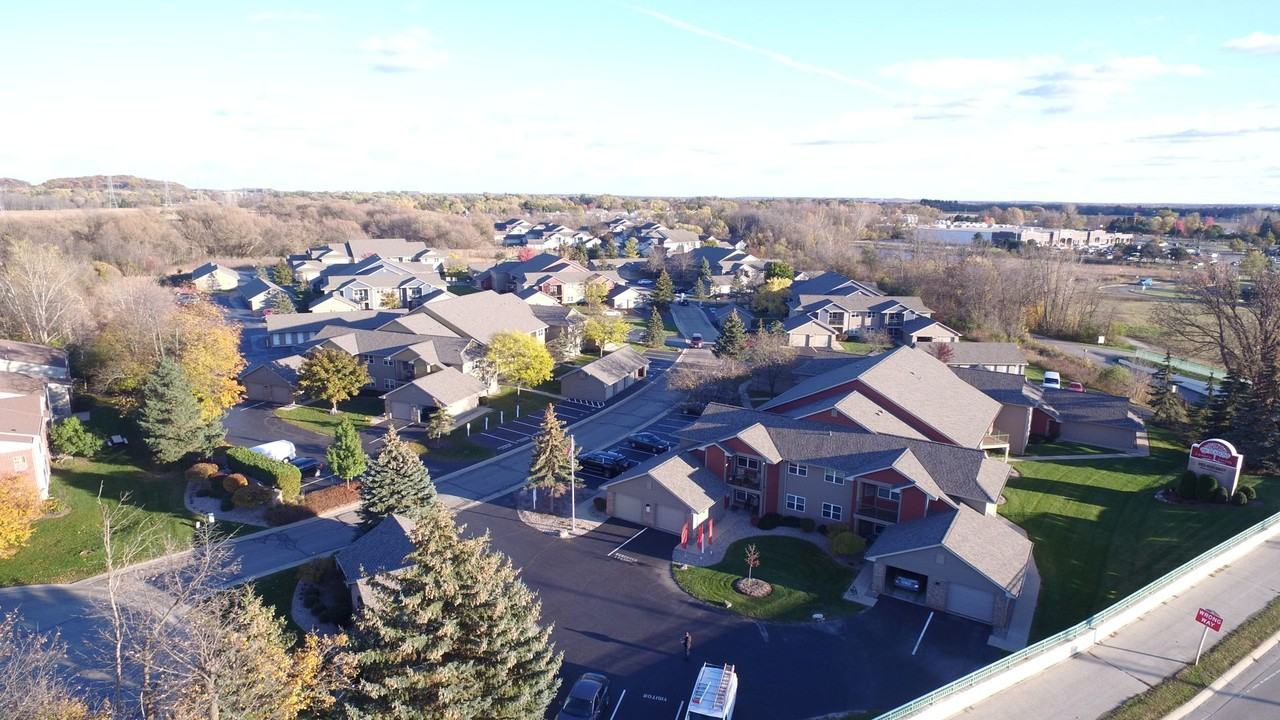 The Seasons Apartments - Photo 4 of 5