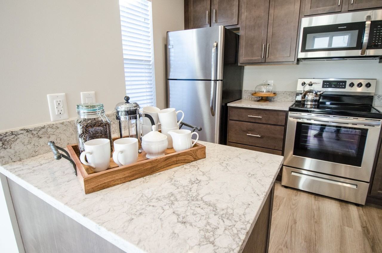 *MOVE IN SPECIAL - Photo 4 of 42