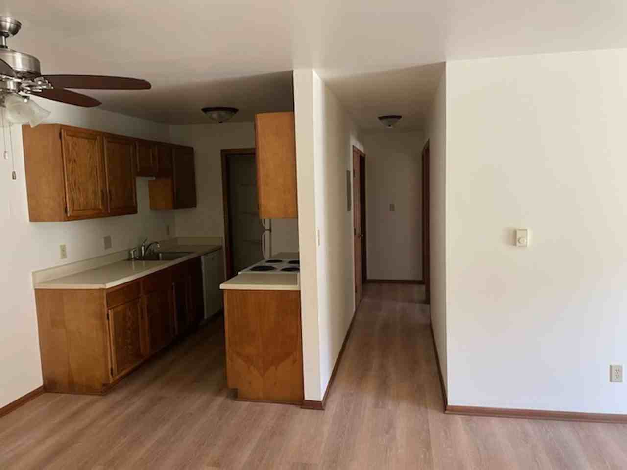 828 Weslyn Ct #6 - Photo 3 of 8