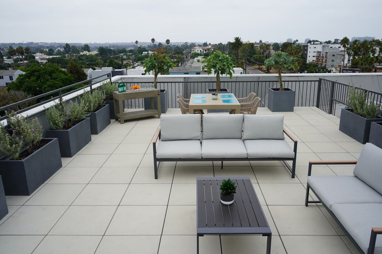 Elegant Building  on Culver - Photo 3 of 10