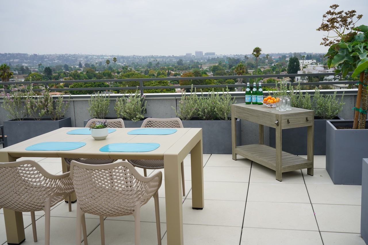 Elegant Building  on Culver - Photo 4 of 10