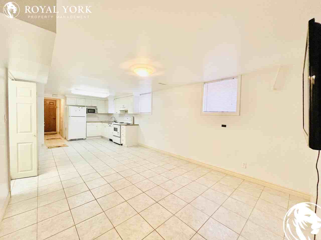 7031 Chigwel Crt - Photo 3 of 33