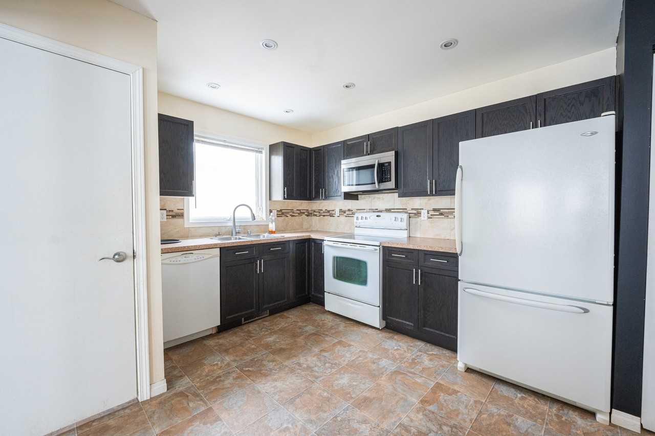 1234 Devonshire Dr W - Photo 3 of 30