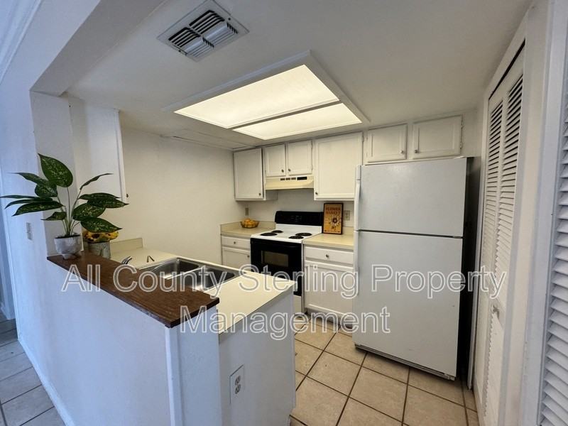 812 Sw 55th Ter - Photo 2 of 16