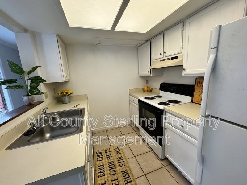 812 Sw 55th Ter - Photo 3 of 16