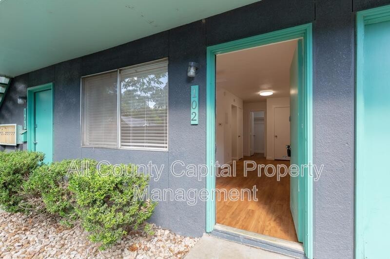 502 W 35th St #105 - Photo 3 of 16