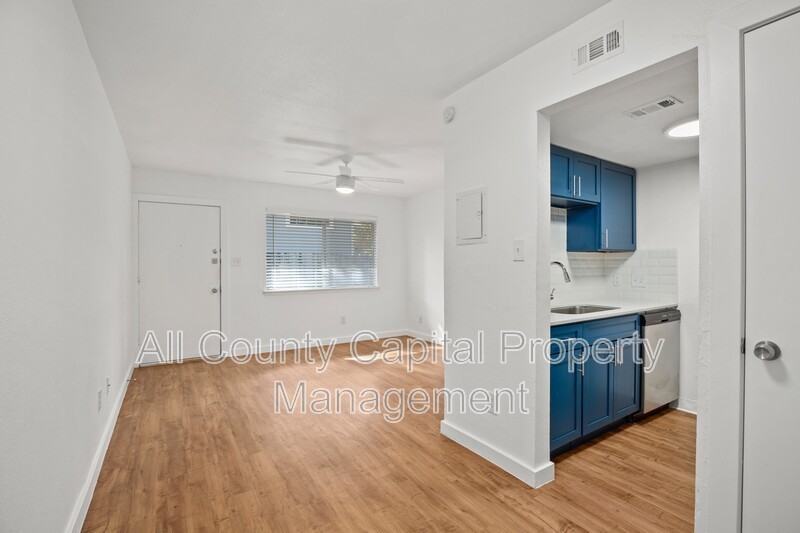 502 W 35th St #105 - Photo 6 of 16
