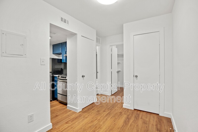 502 W 35th St #105 - Photo 7 of 16