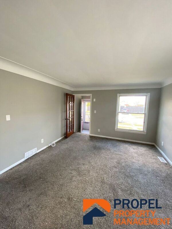 1537 Chandler Ave - Photo 2 of 11