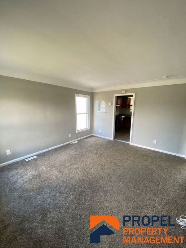 1537 Chandler Ave - Photo 3 of 11