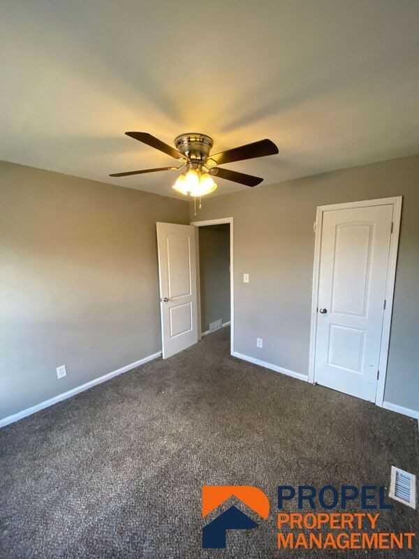 1537 Chandler Ave - Photo 5 of 11